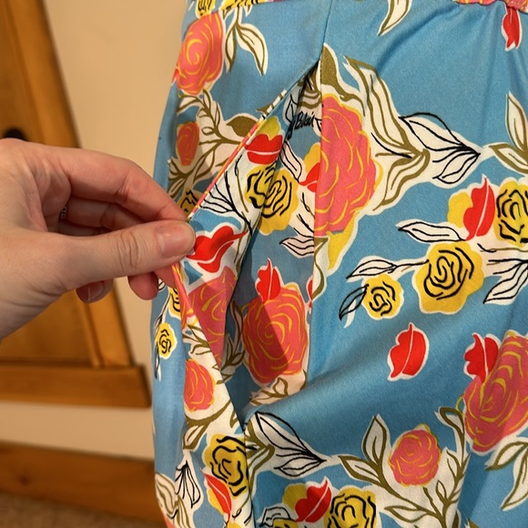 Mary Blair lips and roses circle skirt - Picture 3 of 7